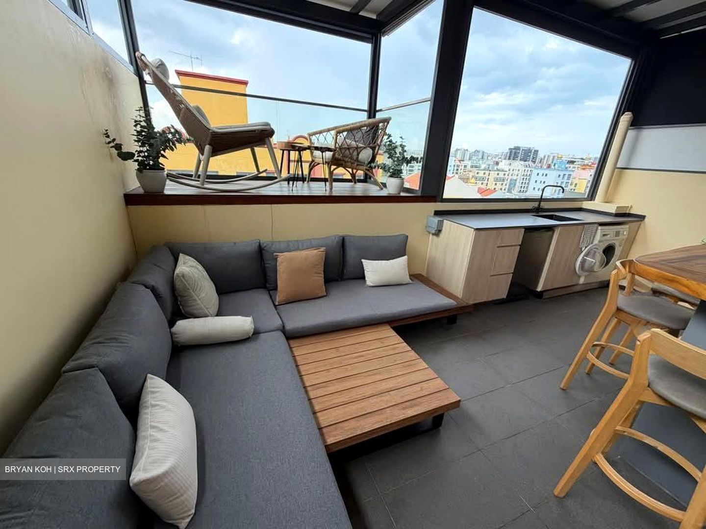 Centra Residence (D14), Apartment #569743681